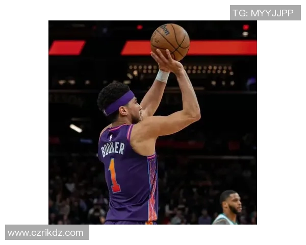 布克如何通过精准战术调度主导比赛节奏分析